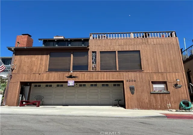 Photo 1 of Sale Pending at 3208 Manhattan Ave, Manhattan Beach, CA 90266 | MLS# SB25247045 | Listing updated on 2026-09-14