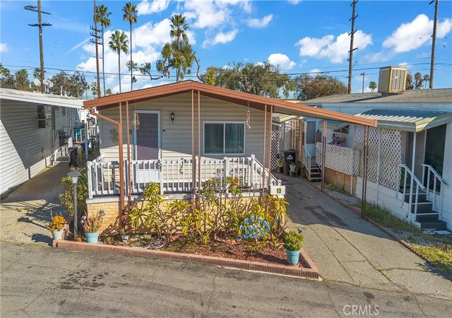 Photo 3 of Sale Pending at 2550 Pacific Coast Hwy #13, Torrance, CA 90505 | MLS# DW26032099 | Listing updated on 2026-09-15