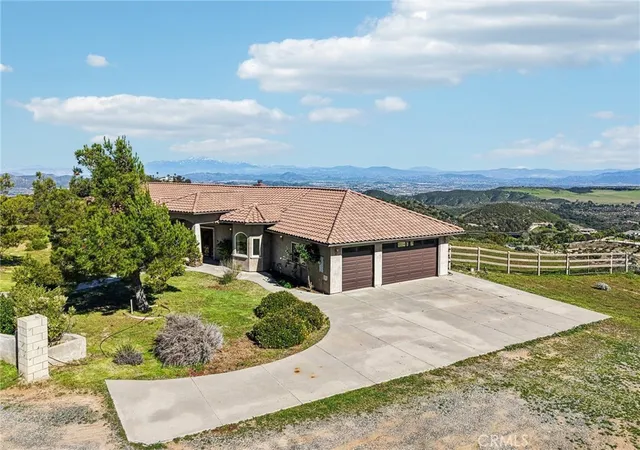 Photo 2 of Single family home for sale at 40000 Valle Vista, Murrieta, CA 92562 | MLS# OC26042500 | Listing updated on 2026-09-14