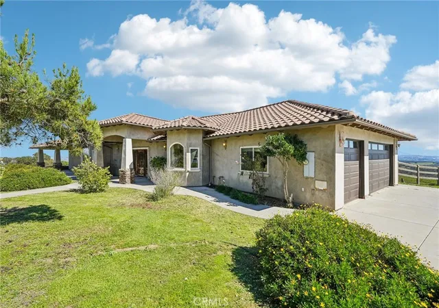 Photo 3 of Single family home for sale at 40000 Valle Vista, Murrieta, CA 92562 | MLS# OC26042500 | Listing updated on 2026-09-14