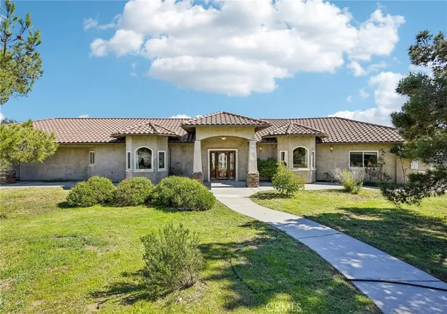 Photo 4 of Single family home for sale at 40000 Valle Vista, Murrieta, CA 92562 | MLS# OC26042500 | Listing updated on 2026-09-14