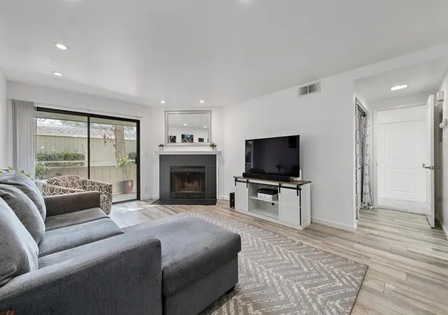 Listing Photo 4 - Condo for sale in building located at 1751 Braddock Ct, San Jose, CA 95125