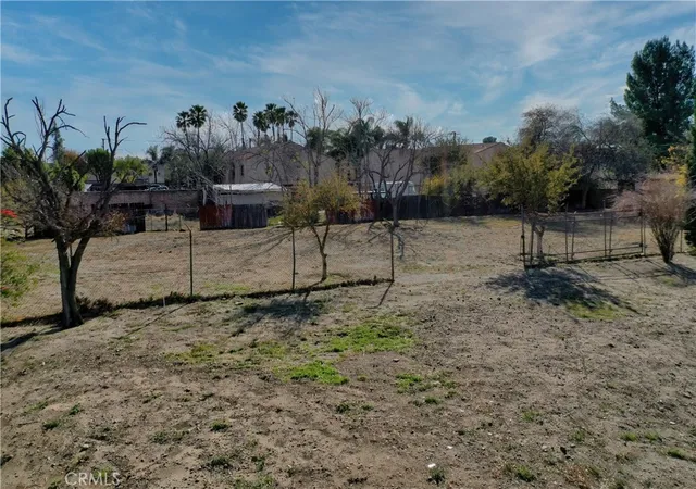 Photo 3 of Sale Pending at 193 N Maple Ave, Fontana, CA 92335 | MLS# IG26035899 | Listing updated on 2026-09-25