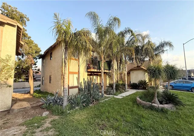 Listing Photo 5 - Condo for sale in building located at 2712 Morin Ct, Bakersfield, CA 93304