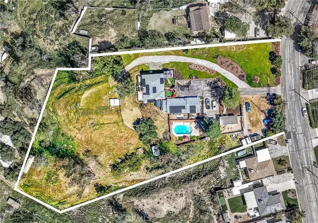 Photo 3 of Sale Pending at 33574 Washington Dr, Yucaipa, CA 92399 | MLS# IG26049739 | Listing updated on 2026-09-14