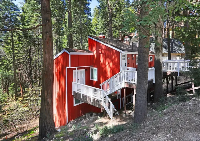 Photo 1 of Single family home for sale at 531 W Victoria Ct, Lake Arrowhead, CA 92352 | MLS# OC26053216 | Listing updated on 2026-09-15