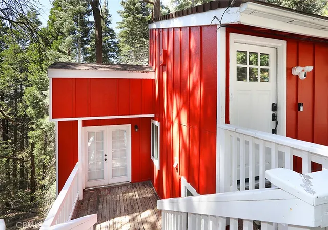 Photo 3 of Single family home for sale at 531 W Victoria Ct, Lake Arrowhead, CA 92352 | MLS# OC26053216 | Listing updated on 2026-09-15