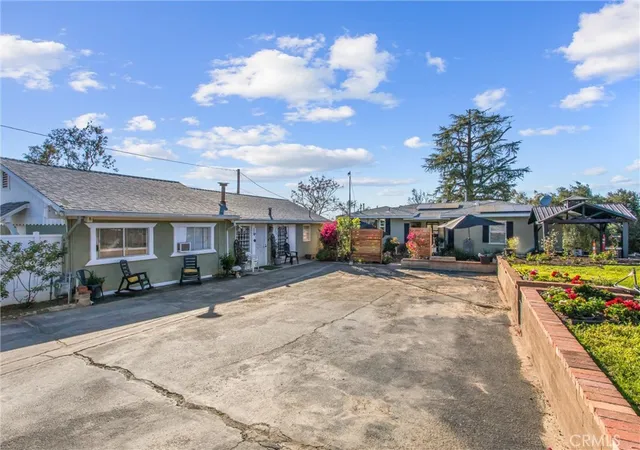 Photo 4 of Sale Pending at 33574 Washington Dr, Yucaipa, CA 92399 | MLS# IG26053480 | Listing updated on 2026-10-06