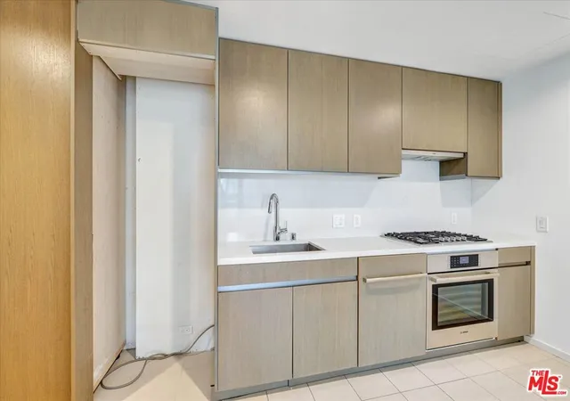 Photo 3 of Condo for sale at 889 Francisco St #911, Los Angeles, CA 90017 | MLS# 26664391 | Listing updated on 2026-09-15