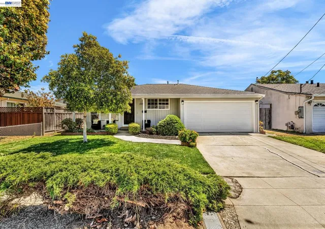 Photo 3 of Single family home for sale at 4708 Portola Dr, Fremont, CA 94536 | MLS# 41127382 | Listing updated on 2026-09-30