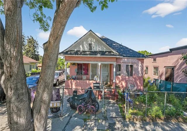 Listing Photo 4 - Condo for sale in building located at 3631 Trinity St, Los Angeles, CA 90011