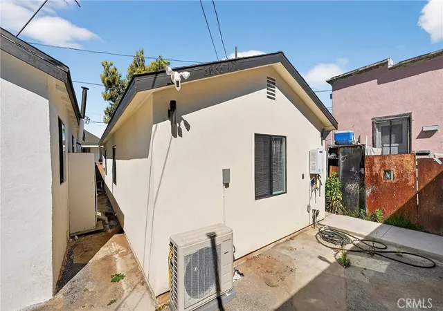 Listing Photo 5 - Condo for sale in building located at 3631 Trinity St, Los Angeles, CA 90011