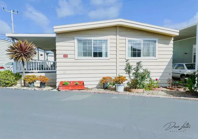 Photo 2 of Manufactured home for sale at 1146 Birch Ave #19, Seaside, CA 93955 | MLS# ML82037655 | Listing updated on 2026-09-15