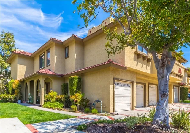 Photo 2 of Condo for sale at 25261 Tanoak, Lake Forest, CA 92630 | MLS# RS26057323 | Listing updated on 2026-09-15