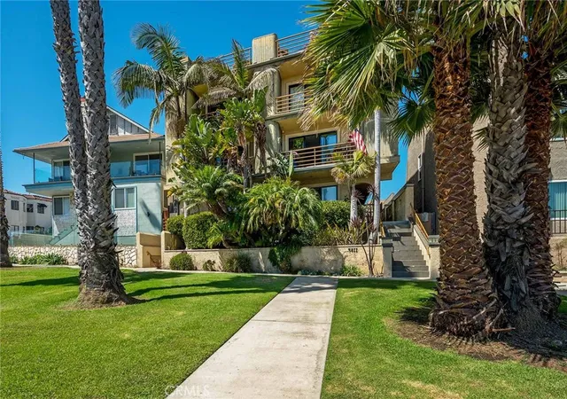 Photo 26 of Sale Pending at 3811 E Livingston Dr #1, Long Beach, CA 90803 | MLS# PW26052573 | Listing updated on 2026-09-14