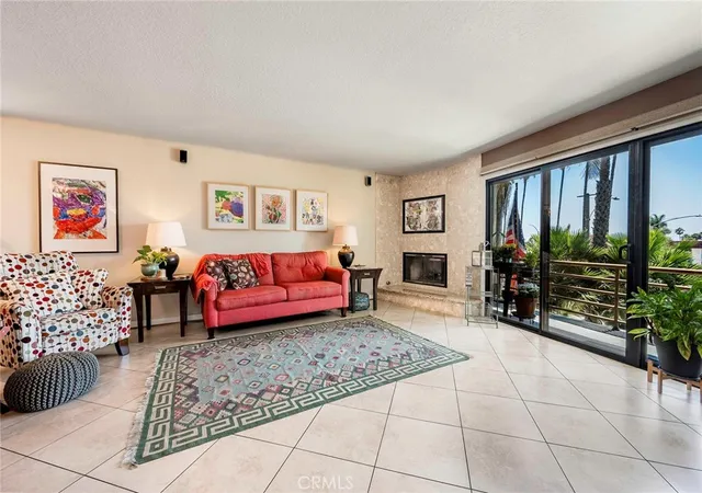 Listing Photo 5 - Condo for sale in building located at 3811 E Livingston Dr, Long Beach, CA 90803 - Unit #1