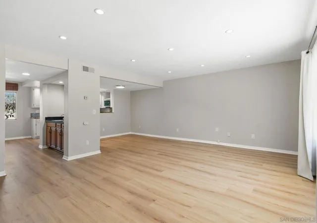 Listing Photo 4 - Condo for sale in building located at 835 E Ave, Coronado, CA 92118 - Unit #B