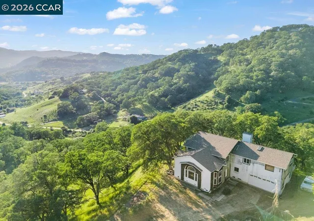 Photo 2 of Single family home for sale at 98 Oak Springs Dr, Napa, CA 94558 | MLS# 41128917 | Listing updated on 2026-09-15