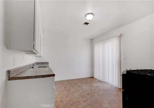Listing Photo 5 - Condo for sale in building located at 16010 Olive, Hesperia, CA 92345