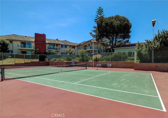 Listing Photo 4 - Condo for sale in building located at 22679 Nadine Cir, Torrance, CA 90505 - Unit #B