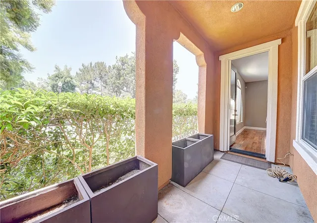 Listing Photo 5 - Condo for sale in building located at 135 Pathway, Irvine, CA 92618