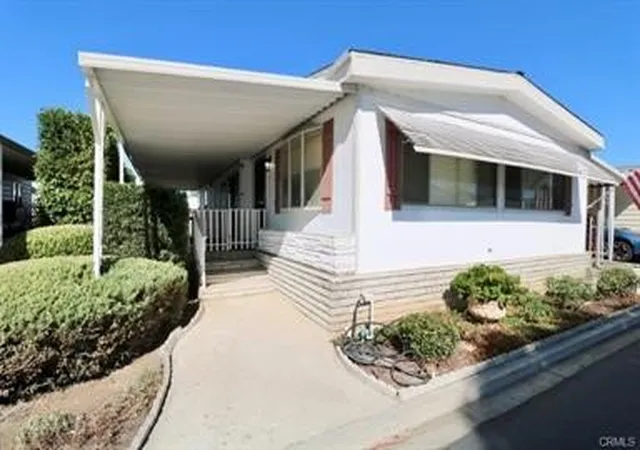 Photo 2 of Manufactured home for sale at 551 Lake Grv Way #165, La Habra, CA 90631 | MLS# OC26073170 | Listing updated on 2026-09-14