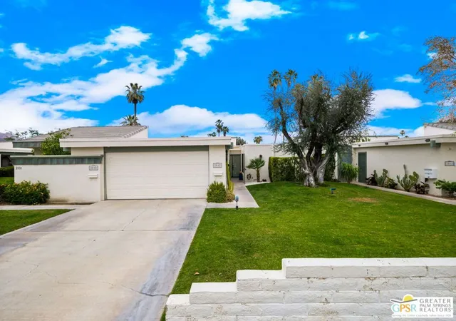 Listing Photo 2 - Condo for sale in building located at 2012 E Sonora Rd, Palm Springs, CA 92264
