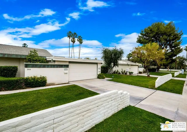 Listing Photo 3 - Condo for sale in building located at 2012 E Sonora Rd, Palm Springs, CA 92264