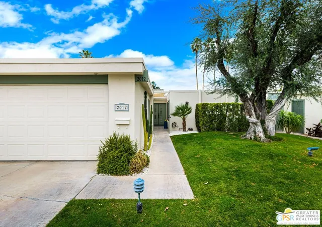 Listing Photo 4 - Condo for sale in building located at 2012 E Sonora Rd, Palm Springs, CA 92264