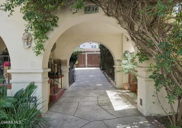 Photo 3 of Single family home for sale at 1234 N Everett St, Glendale, CA 91207 | MLS# 226001688 | Listing updated on 2026-10-05