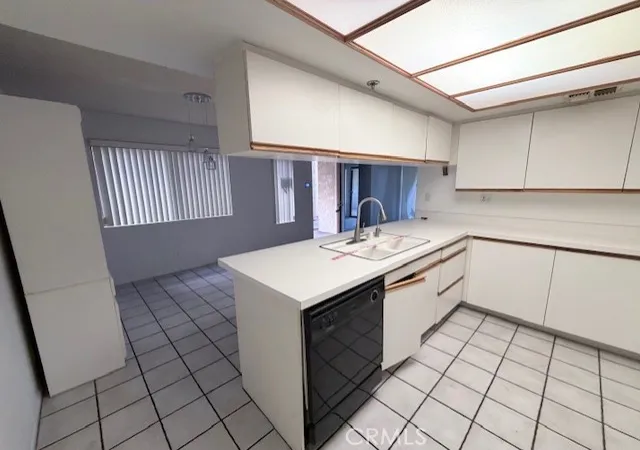 Photo 3 of Condo for sale at 200 E Racquet Clb Dr #35, Palm Springs, CA 92262 | MLS# CV26079811 | Listing updated on 2026-09-29
