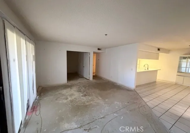 Listing Photo 4 - Condo for sale in building located at 200 E Racquet Clb Dr, Palm Springs, CA 92262 - Unit #35