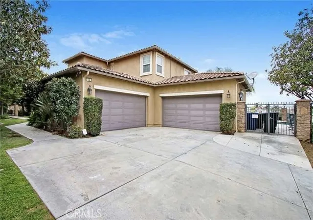 Photo 3 of Sale Pending at 498 Green Orchard, Riverside, CA 92506 | MLS# RS26080399 | Listing updated on 2026-09-18