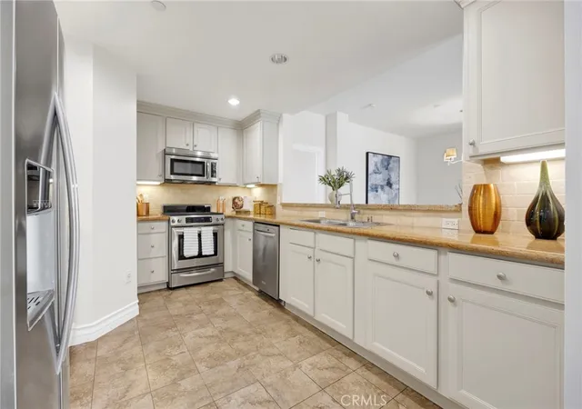 Photo 4 of Condo for sale at 1726 S Bentley Ave #403, Los Angeles, CA 90025 | MLS# OC26081582 | Listing updated on 2026-09-14