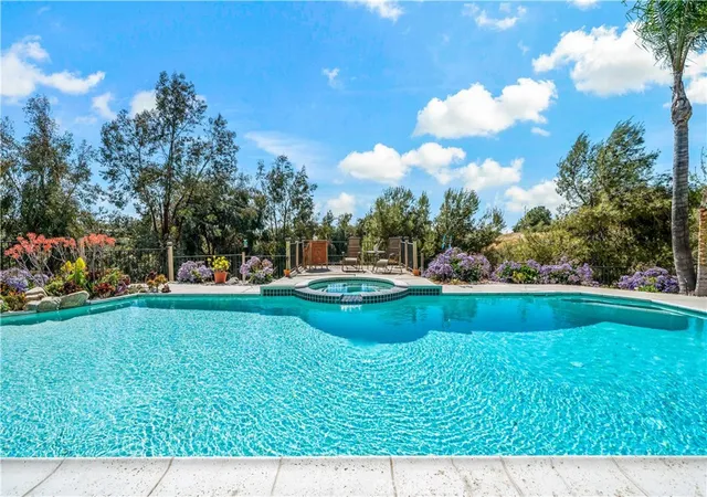 Photo 3 of Single family home for sale at 39980 Via Fernando, Temecula, CA 92592 | MLS# SW26083158 | Listing updated on 2026-09-27