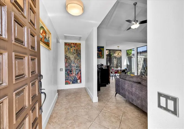 Listing Photo 5 - Condo for sale in building located at 2389 E Miramonte Cir, Palm Springs, CA 92264 - Unit #B