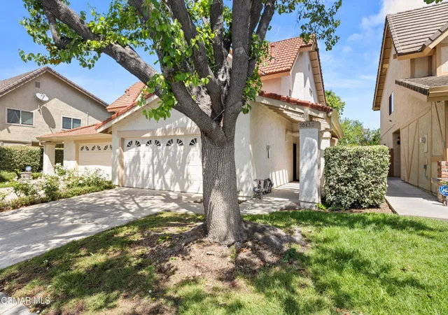 Townhouse for sale at 30430 Passageway Pl, Agoura Hills, CA 91301 | MLS# 226001796