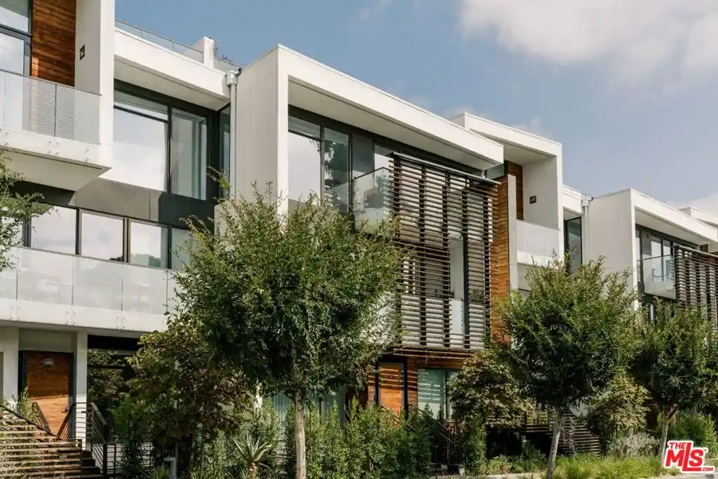 Listing Photo 17 - Condo for sale in 702 N Doheny Dr located at 702 N Doheny Dr, West Hollywood, CA 90069 - Unit #TH12