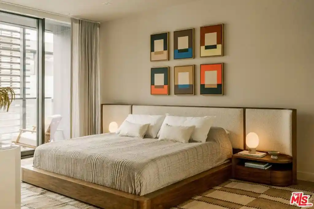 Listing Photo 2 - Condo for sale in 702 N Doheny Dr located at 702 N Doheny Dr, West Hollywood, CA 90069 - Unit #TH12