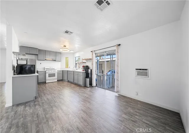 Photo 4 of Manufactured home for sale at 1401 West 9th #148, Pomona, CA 91766 | MLS# CV26086508 | Listing updated on 2026-09-15