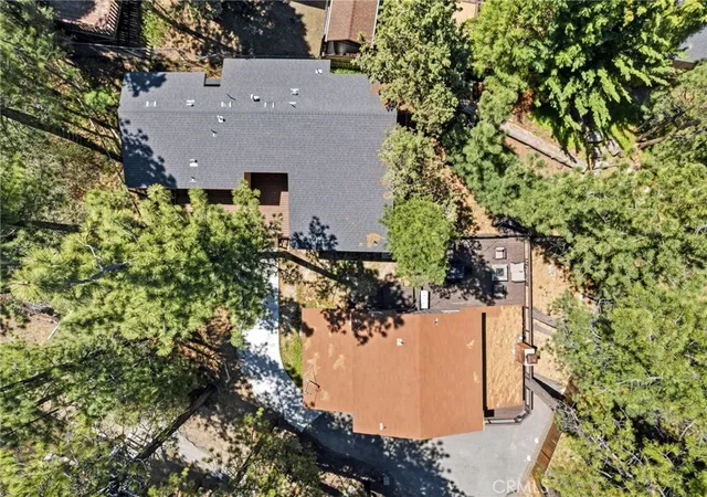 Photo 2 of Single family home for sale at 426 Crystal Ct, Big Bear Lake, CA 92315 | MLS# CV26086836 | Listing updated on 2026-09-15