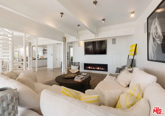 Photo 3 of Single family home for sale at 6375 Gayton Pl, Malibu, CA 90265 | MLS# 26759407 | Listing updated on 2026-09-22