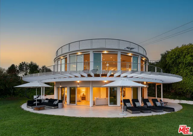 Photo 4 of Single family home for sale at 6375 Gayton Pl, Malibu, CA 90265 | MLS# 26759407 | Listing updated on 2026-09-22