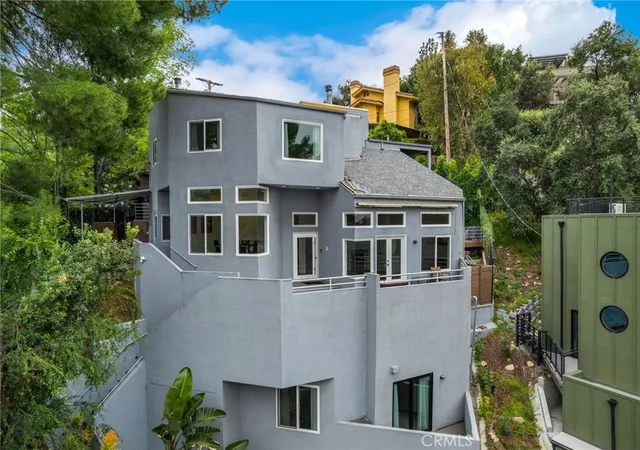 Photo 3 of Sale Pending at 468 Sycamore Gln, Pasadena, CA 91105 | MLS# PF26082876 | Listing updated on 2026-09-14