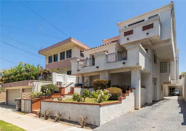 Photo 1 of Townhouse for sale at 222 N Juanita Ave #B, Redondo Beach, CA 90277 | MLS# SB26088223 | Listing updated on 2026-09-14