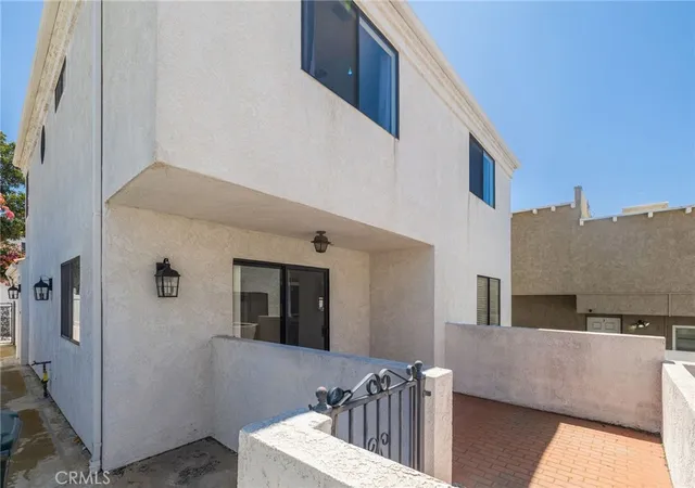 Photo 2 of Townhouse for sale at 222 N Juanita Ave #B, Redondo Beach, CA 90277 | MLS# SB26088223 | Listing updated on 2026-09-14
