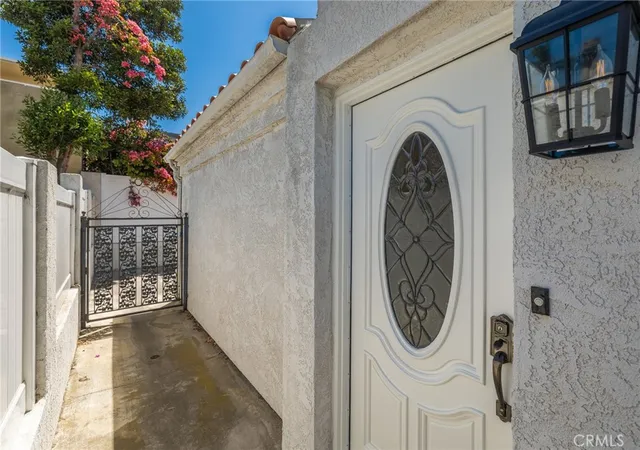 Photo 3 of Townhouse for sale at 222 N Juanita Ave #B, Redondo Beach, CA 90277 | MLS# SB26088223 | Listing updated on 2026-09-14