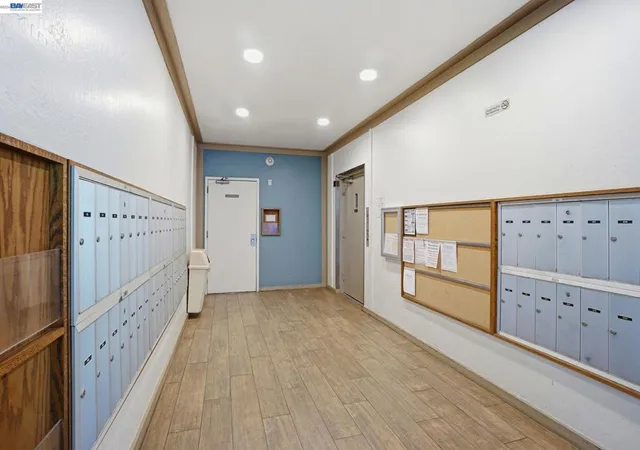 Listing Photo 5 - Condo for sale in building located at 460 N Civic Dr, Walnut Creek, CA 94596 - Unit #106