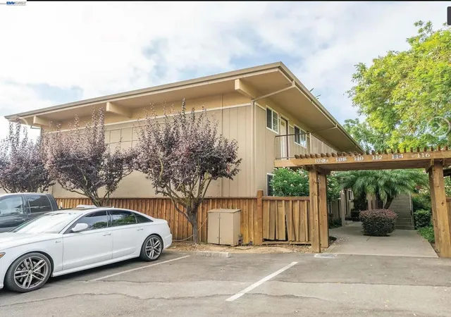 Photo 2 of Multi family home for sale at 106 E K St, Benicia, CA 94510 | MLS# 41132386 | Listing updated on 2026-09-15