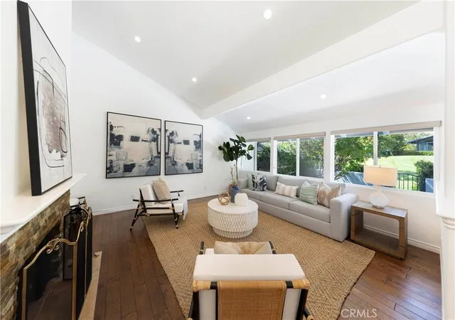 Photo 2 of Sale Pending at 2102 Vista Entrada, Newport Beach, CA 92660 | MLS# NP26091602 | Listing updated on 2026-09-14